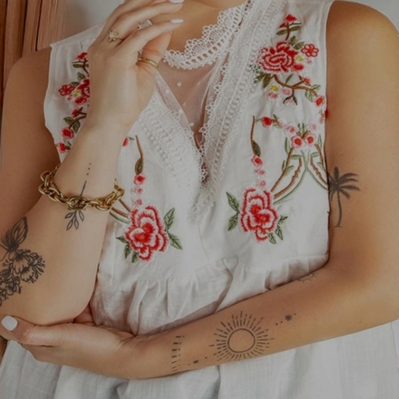 New! Embroidery chiffon sleevesles blouse - Picture 5 of 8